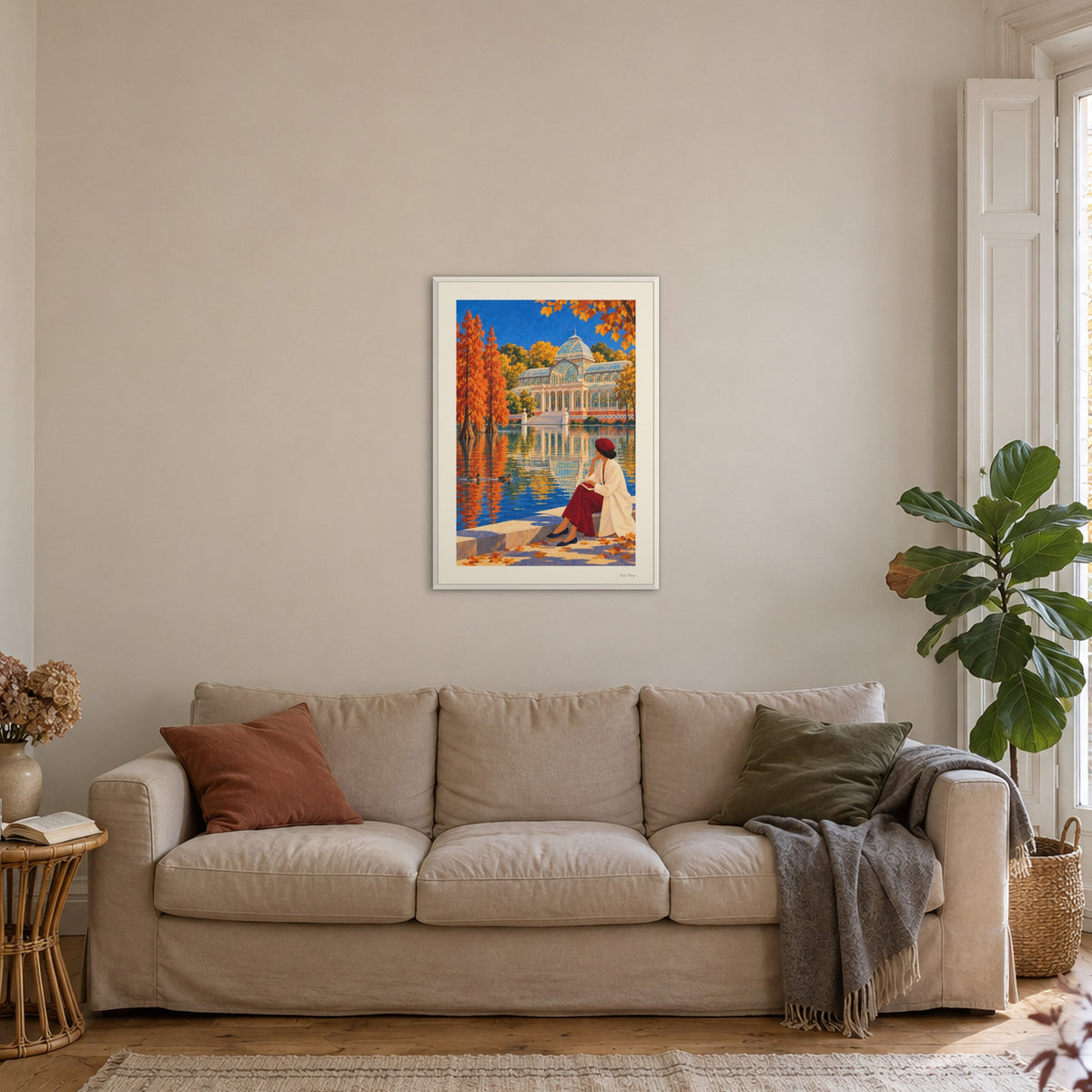 Image d’ambiance · Automne au Palais de Cristal encadrée en 50 × 70 cm, cadre blanc, au-dessus d’un canapé